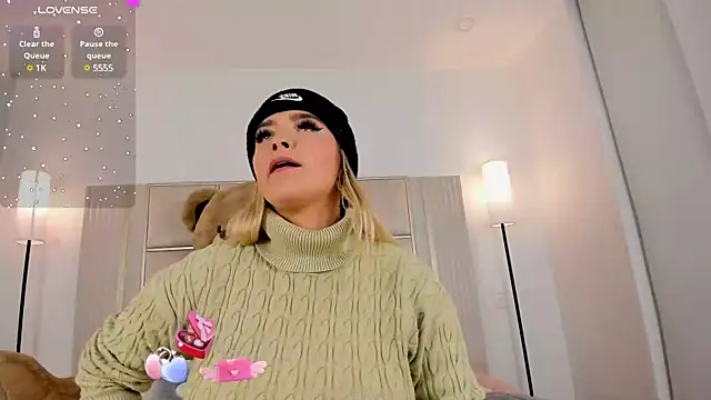 Snapshot of saraamiller_ chatting on 02-10-25, 05:14 saraamiller online show from 02-10-25, 05:14