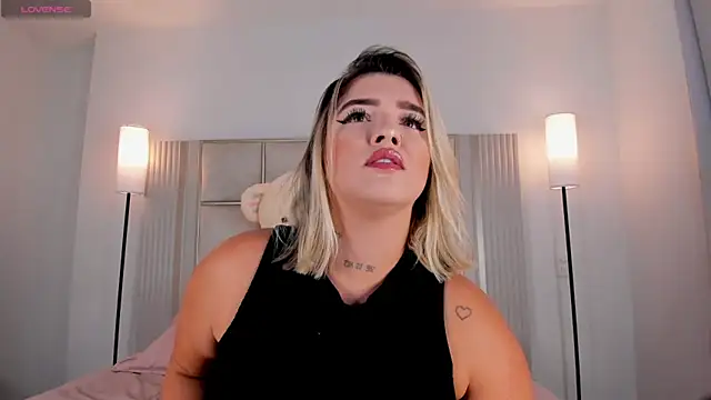 Snapshot of saraamiller_ chatting on 05-11-26, 11:35 saraamiller online show from 05-11-26, 11:35