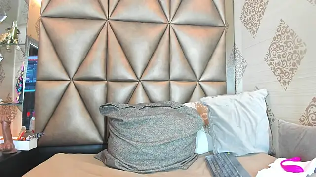 Corina Taylor  online show from 10-09-25, 11:55