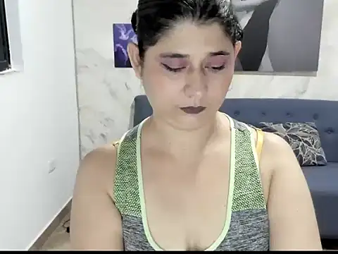 alinabozz1 online show from 06-06-26, 02:39
