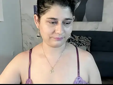 alinabozz1 online show from 06-12-26, 05:16