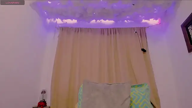 Snapshot of Lauu_G chatting on 03-06-25, 11:31 Lauu G online show from 03-06-25, 11:31