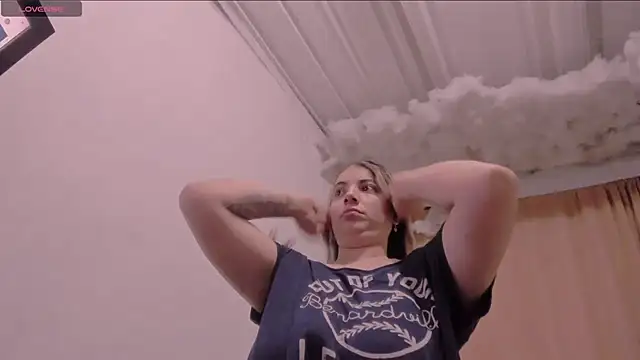 Snapshot of Lauu_G chatting on 02-25-25, 03:09 Lauu G online show from 02-25-25, 03:09