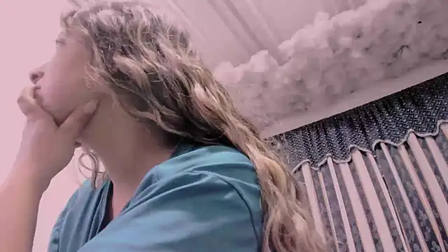 Snapshot of Lauu_G chatting on 09-24-25, 10:11 Lauu G online show from 09-24-25, 10:11