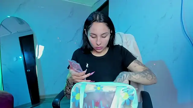 ChloeeTompson  online show from 10-02-25, 02:48