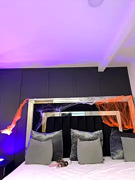 emilie xx  online show from 10-24-25, 09:36