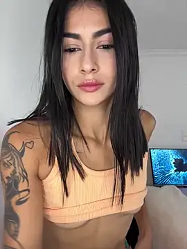 Snapshot of emilie_xx_ chatting on 04-25-26, 03:42 emilie xx online show from 04-25-26, 03:42
