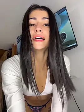 emilie xx  online show from 06-03-26, 02:18