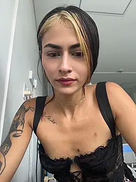 emilie xx  online show from 06-25-26, 04:23