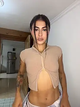 Snapshot of emilie_xx_ chatting on 05-06-26, 03:16 emilie xx online show from 05-06-26, 03:16
