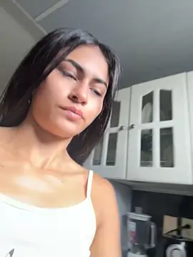 Snapshot of emilie_xx_ chatting on 05-03-26, 12:53 emilie xx online show from 05-03-26, 12:53