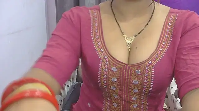 Snapshot of cutie-taara chatting on 10-12-25, 04:14 cutie-taara online show from 10-12-25, 04:14