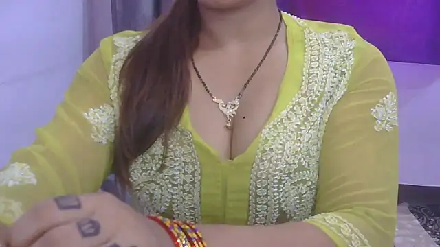 Snapshot of cutie-taara chatting on 09-19-25, 04:16 cutie-taara online show from 09-19-25, 04:16