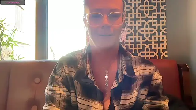 MelodyRoseUk online show from 10-28-25, 12:04