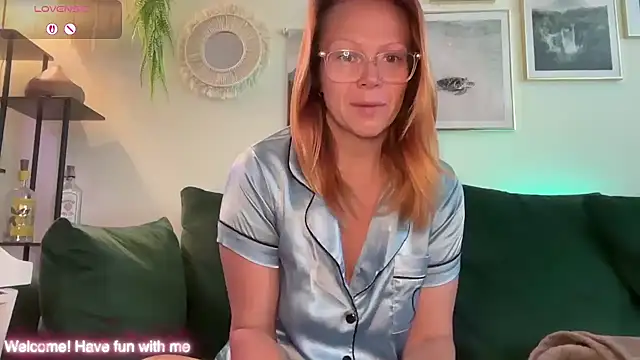 Snapshot of MelodyRoseUk chatting on 05-17-26, 08:25 MelodyRoseUk online show from 05-17-26, 08:25
