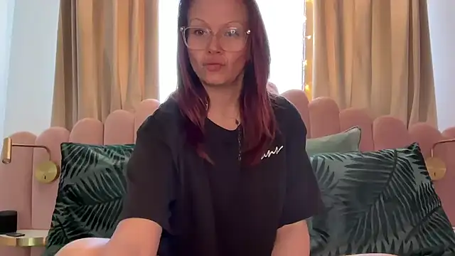 Snapshot of MelodyRoseUk chatting on 03-04-26, 10:45 MelodyRoseUk online show from 03-04-26, 10:45
