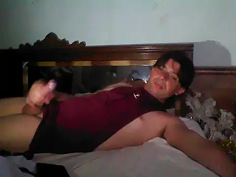 Snapshot of frank32love chatting on 10-02-25, 04:27 frank32love online show from 10-02-25, 04:27