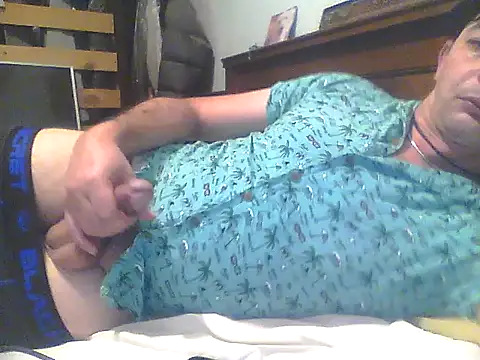 Snapshot of frank32love chatting on 01-17-25, 05:32 frank32love online show from 01-17-25, 05:32