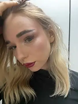 Snapshot of Eva_Millss chatting on 12-22-24, 01:11 Eva Millss online show from 12-22-24, 01:11