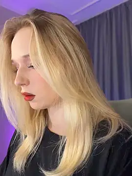 Snapshot of Eva_Millss chatting on 09-12-25, 01:11 Eva Millss online show from 09-12-25, 01:11