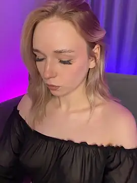 Snapshot of Eva_Millss chatting on 01-17-25, 01:24 Eva Millss online show from 01-17-25, 01:24