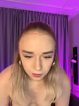 Snapshot of Eva_Millss chatting on 12-19-24, 01:07 Eva Millss online show from 12-19-24, 01:07