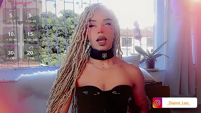 DanniLee  online show from 10-26-25, 09:04