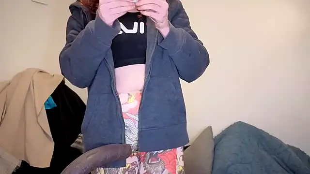 ENGLISHEMILY 69 online show from 12-22-25, 09:48