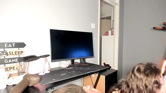 ENGLISHEMILY 69 online show from 03-22-25, 10:15