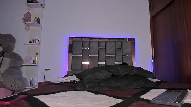 Snapshot of Carol_M8 chatting on 10-09-25, 03:07 Carol M8 online show from 10-09-25, 03:07