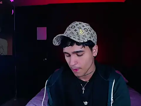 Snapshot of christianwang chatting on 09-30-25, 01:22 christianwang online show from 09-30-25, 01:22