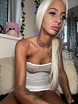 Snapshot of mrs_skinny_goddess chatting on 07-15-26, 03:30 mrs skinny goddess online show from 07-15-26, 03:30