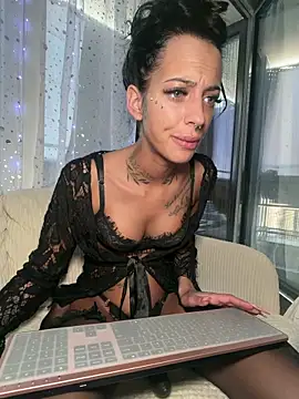 Snapshot of mrs_skinny_goddess chatting on 05-01-26, 04:34 mrs skinny goddess online show from 05-01-26, 04:34