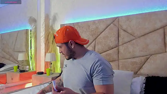 Snapshot of JossAckland chatting on 02-18-26, 07:43 JossAckland online show from 02-18-26, 07:43