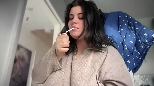 Snapshot of curvybabesx1 chatting on 10-15-25, 01:52 curvybabesx1 online show from 10-15-25, 01:52