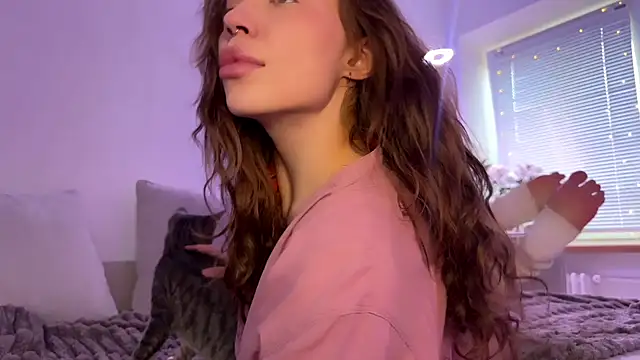 PaulaPratt online show from 10-31-25, 01:19