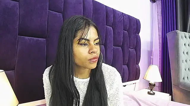 SaraFlores online show from 12-19-24, 06:23