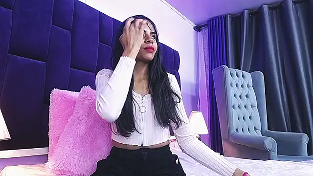 SaraFlores online show from 12-12-24, 03:21