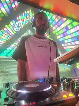 Snapshot of djtimka chatting on 10-11-25, 08:10 djtimka online show from 10-11-25, 08:10