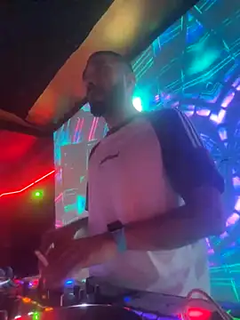 Snapshot of djtimka chatting on 10-31-25, 07:21 djtimka online show from 10-31-25, 07:21