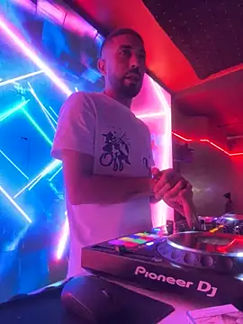 Snapshot of djtimka chatting on 09-26-25, 06:59 djtimka online show from 09-26-25, 06:59