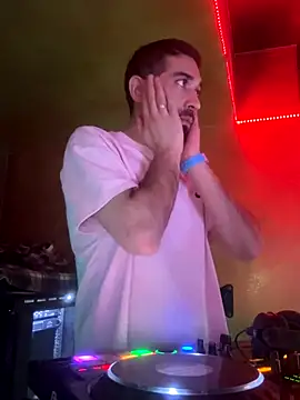 Snapshot of djtimka chatting on 11-25-25, 07:14 djtimka online show from 11-25-25, 07:14