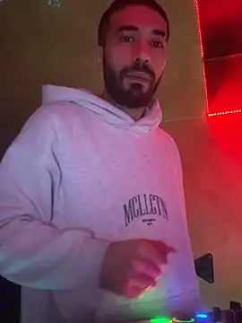 Snapshot of djtimka chatting on 11-08-25, 06:55 djtimka online show from 11-08-25, 06:55