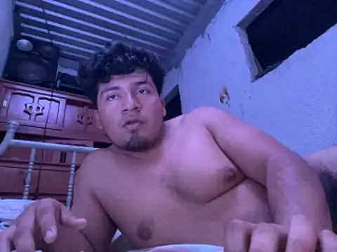 Snapshot of YoElMasHot chatting on 05-16-26, 01:37 YoElMasHot online show from 05-16-26, 01:37