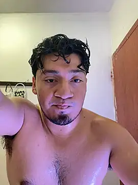 Snapshot of YoElMasHot chatting on 05-19-26, 05:58 YoElMasHot online show from 05-19-26, 05:58