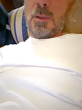 Snapshot of 1talianBeutifulCock chatting on 03-03-25, 01:23 1talianBeutifulCock online show from 03-03-25, 01:23