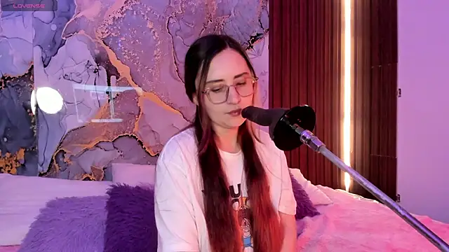 centaurigirl online show from 11-21-25, 04:00