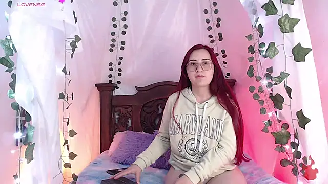 centaurigirl online show from 03-19-25, 01:54