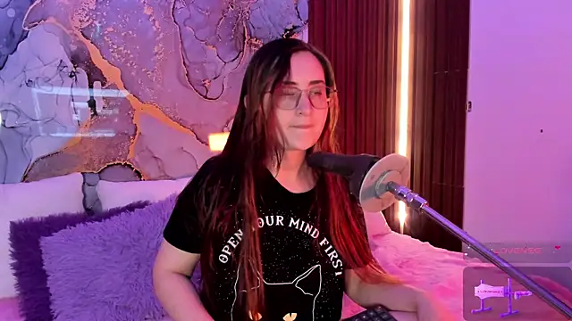 centaurigirl online show from 11-13-25, 03:32