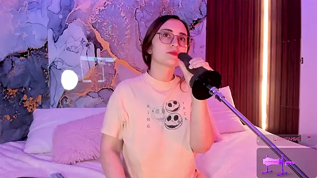 centaurigirl online show from 10-18-25, 03:41